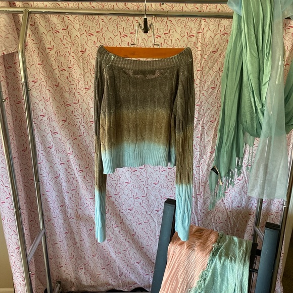 Gradient Off-Shoulder Sweater - Picture 2 of 3